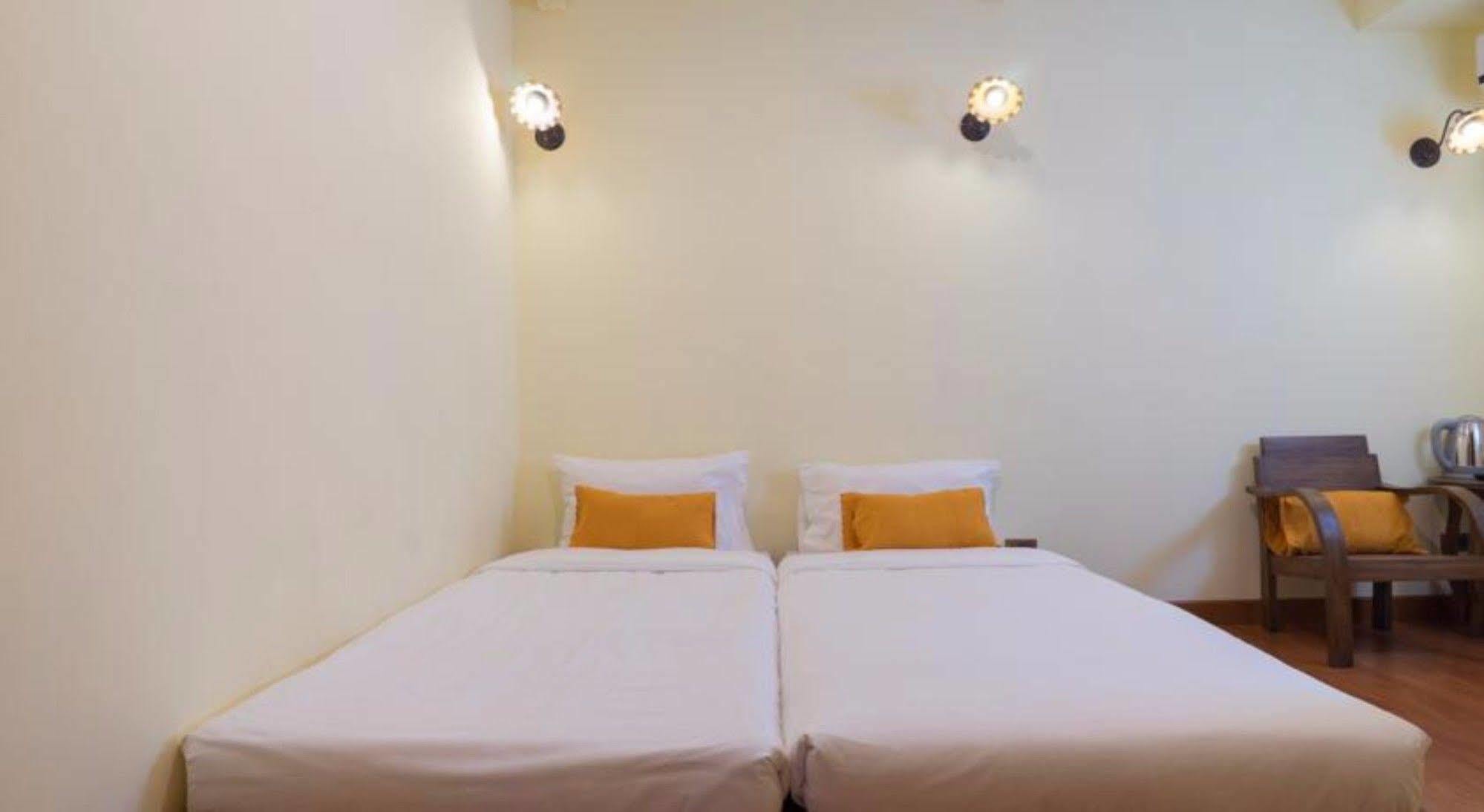 Bed and Breakfast Manon Sleepeatdrink Чіангмай Екстер'єр фото