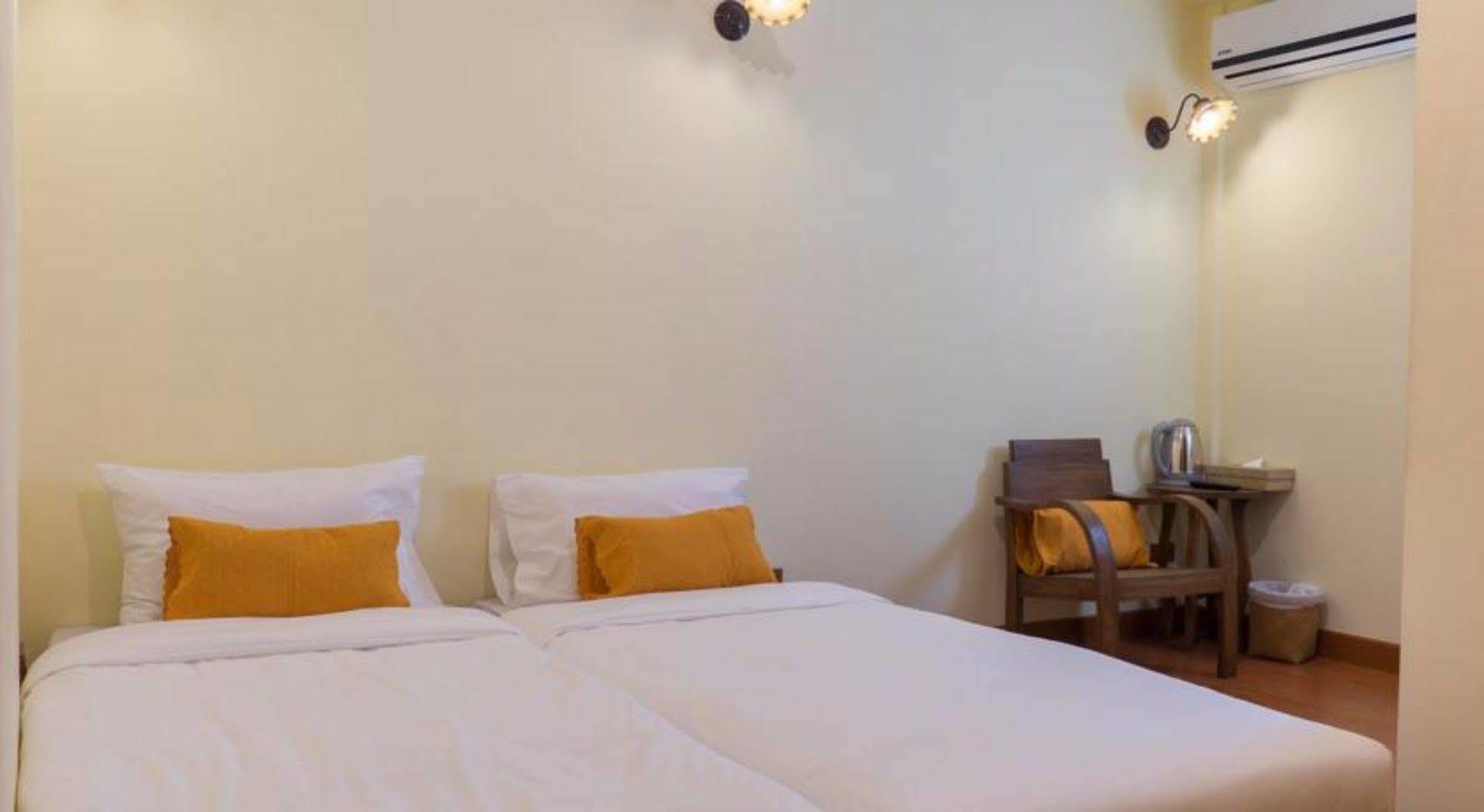 Bed and Breakfast Manon Sleepeatdrink Чіангмай Екстер'єр фото